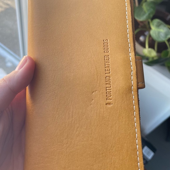 Portland Leather Goods women’s Bifold wallet Sunflower color - Picture 4 of 4